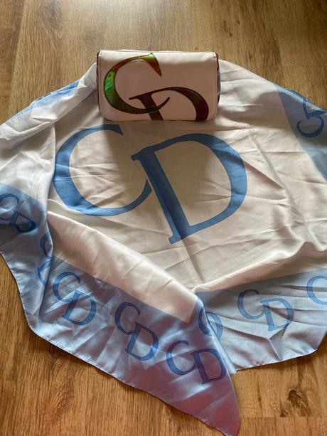 Kozmeticka taštička christian dior + šatka,