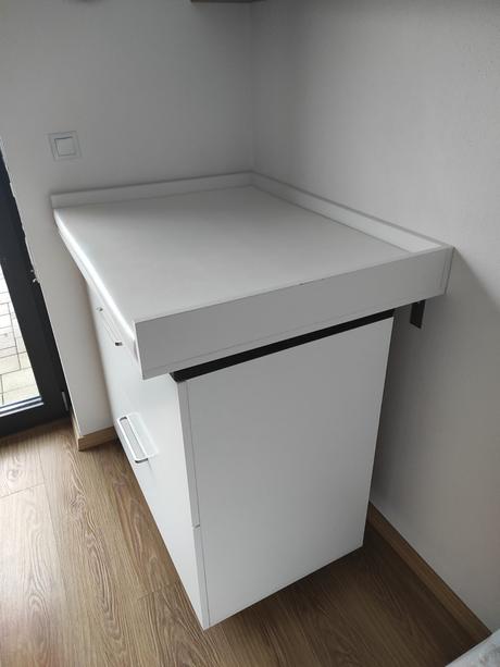 Prebalovaci pult s podložkou,