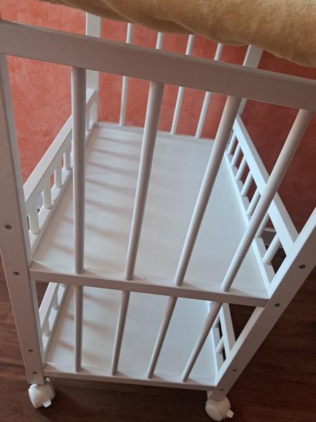 Prebaľovací pult (na kolieskach), 