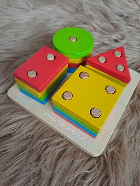 Drevená hračka_umiestňovaie tvarov, 