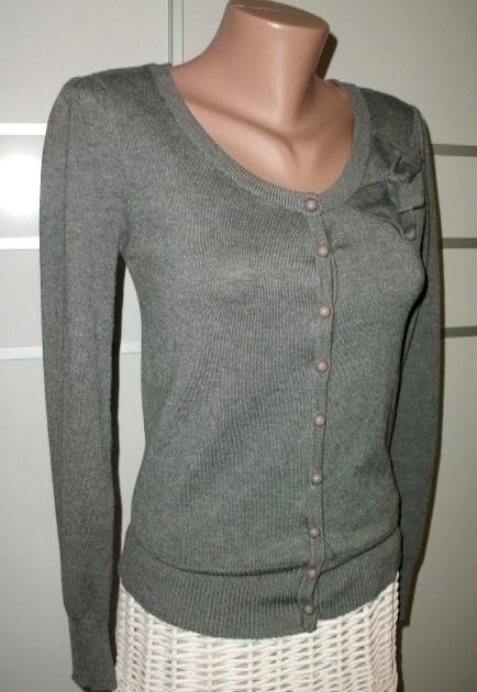 Skvelý svetrík s mašľou - veľ. s-m, s