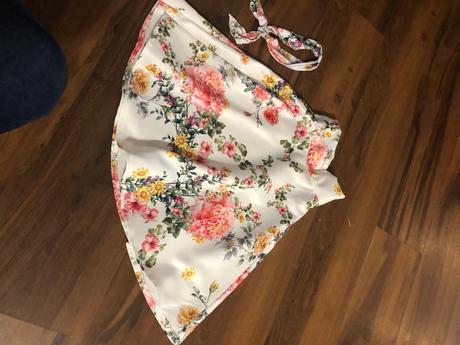 Spoločenská sukna, m