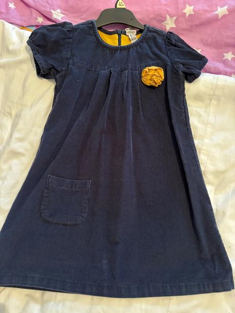 Menčestrove saty, 110