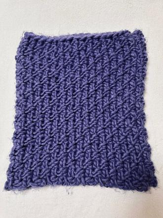 Pletený fialový komínový šál,