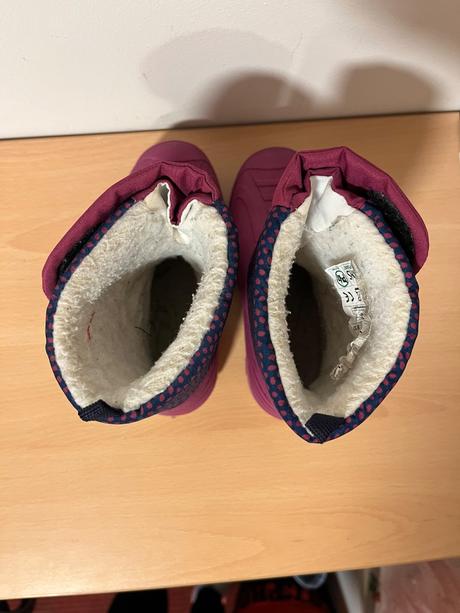 Svietiace snehule, 27