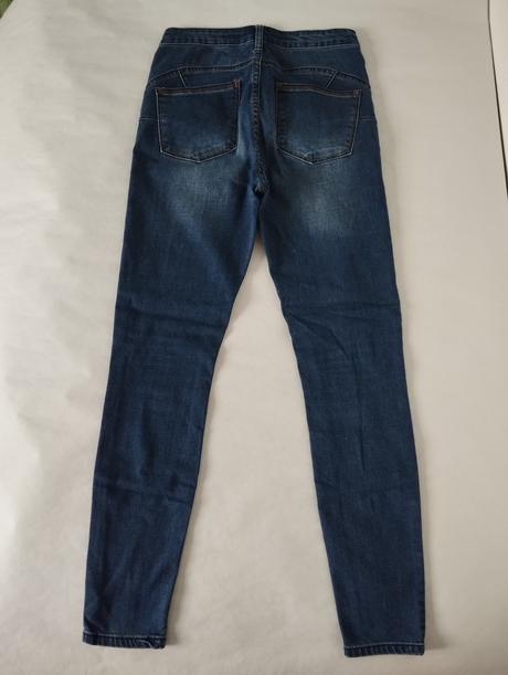 Tmavomodré rifle, 36