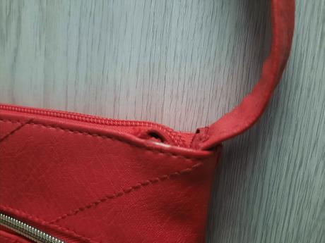 Červená crossbody kabelka, avon