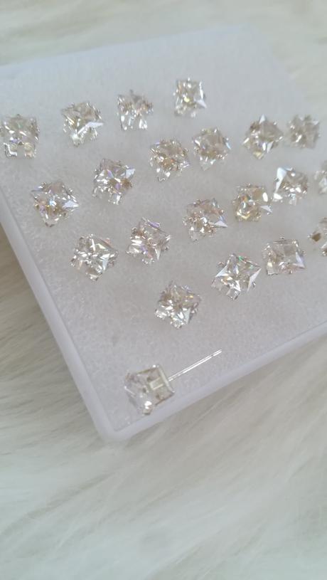 Náušničky s kamienkom (tvar kocky), 