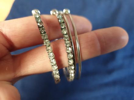 2x kruhove nausnice,