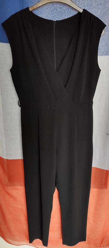 Čierny chic overal, l