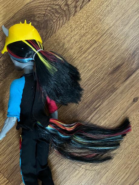 Neightan rott monster high, 
