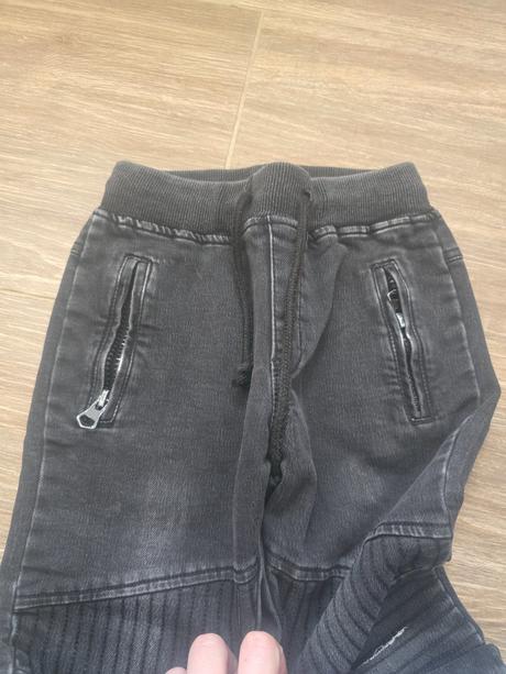 Nohavice č.110, 110