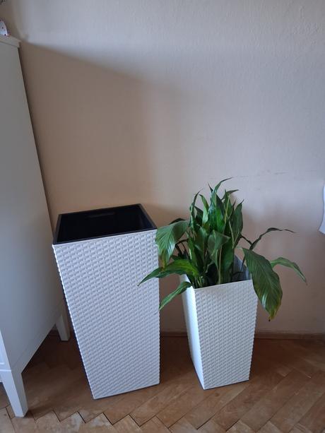 Vysoký kvetináč umelý ratan nádoba ako nový, 