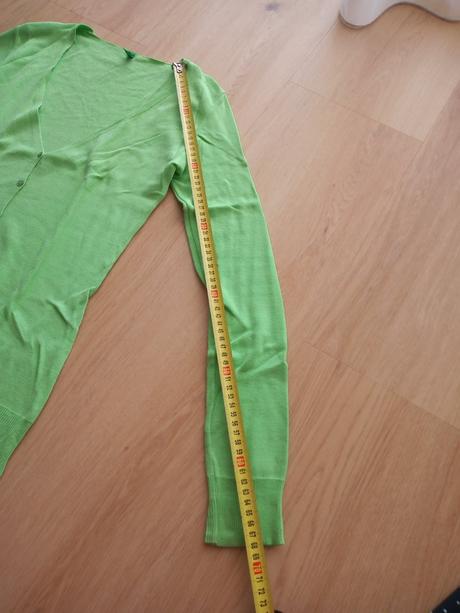 Zelený svetrík na gombíky, m