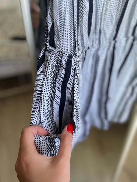 Letny kratky cierno-biely overal na ramienka h&m, h&m,m