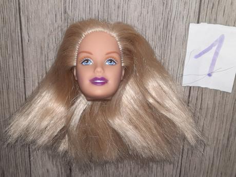 Hlavy barbie bez tela,