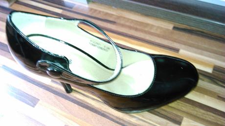 Čierne lodičky, 38