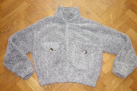 Chlpatá bundička m, m