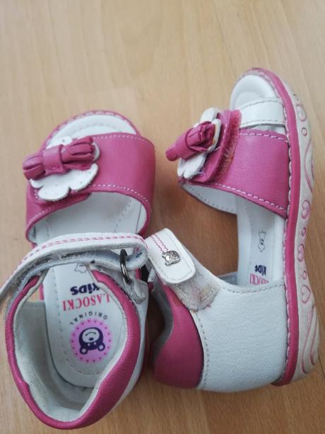 Sandalky, lasocki,22