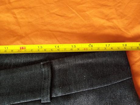 Nohavicový kostým, 42