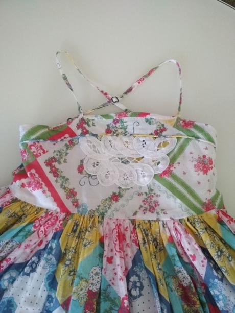 Dievčenské šaty, 110