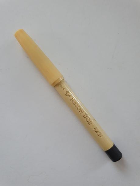 Kiko čierna kajalová ceruzka na oči, 