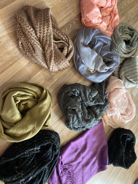 Balíček šál,nákrčník,šatky cena spolu za 11 ks, 