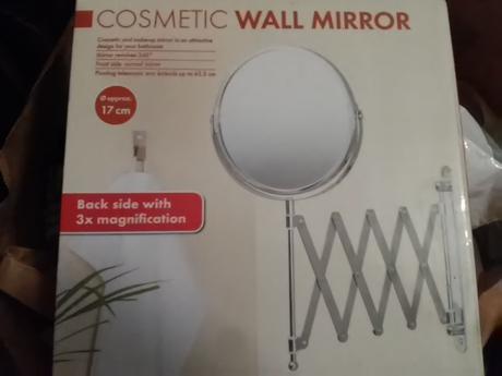 Kozmeticke zrkadlo na stenu, 