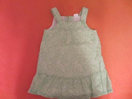 Bledozelené šaty s volánikom, 86