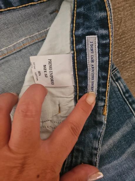 Elastické rifle na gombíky, armani,xl