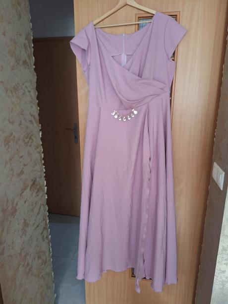 Slávnostné šaty, 52