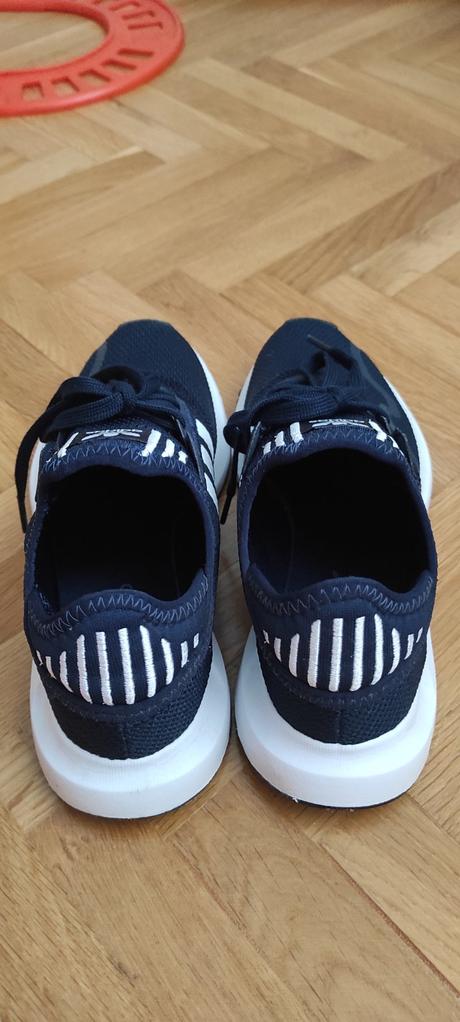 Damske tenisky nove, adidas,38