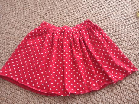 Červená bodkovaná sukňa, japitex,128