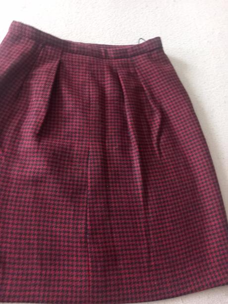 Predám sukňu, 38