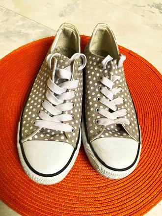 Bodkované tenisky, 39