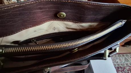 Hnedá kabelka time resistance, 