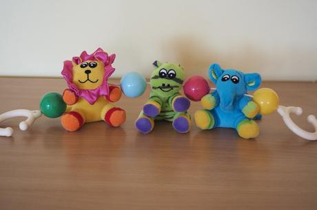 Plyšová hrkálka na kočík safari, 