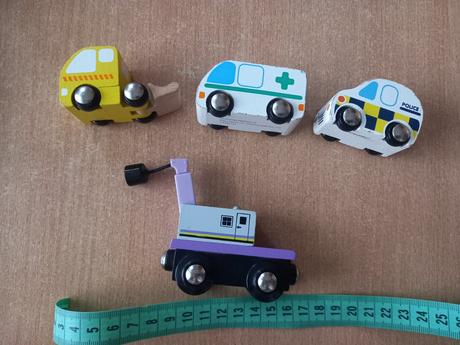 Drevený žeriav s magnetom a autá na koľajnice, 