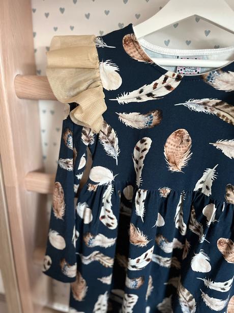 Dievčenské šaty, 122