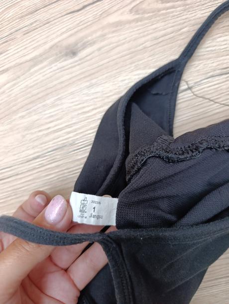 Dievčenské čierne body na ramienka, 122