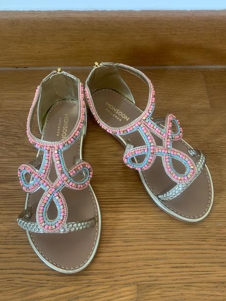 Krásne zdobené sandálky moonsoon, 32