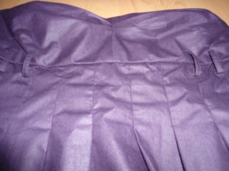 Fialove puzdrove saty bez ramienok, s