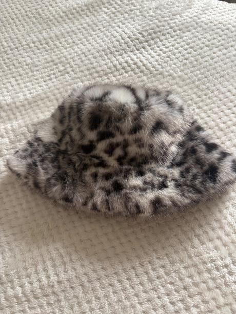 Chlpatý vzorovaný klobúk, 