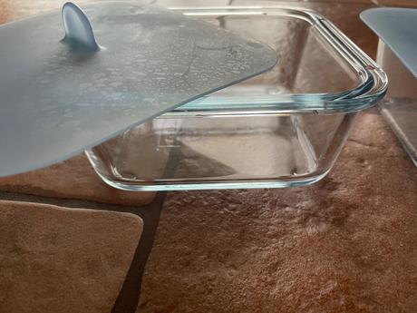 Tri sklenené dozy na potraviny,