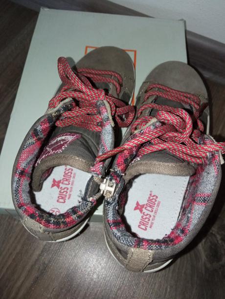 Nenosené chlapčenské topánky, 32