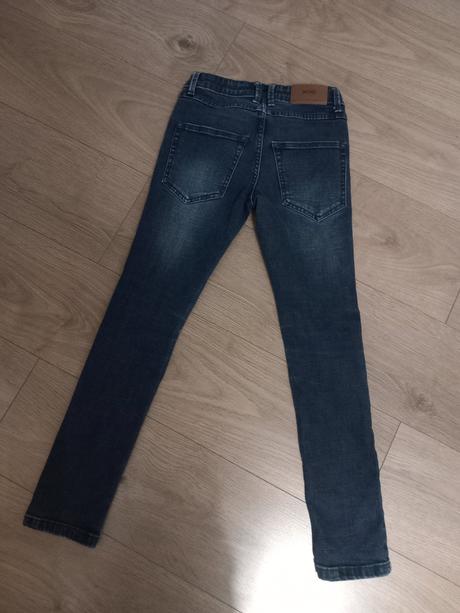 Slim tmavomodré rifle, 146