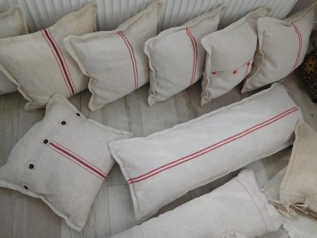 Vankúše menšie , vačšie, podlhovasté,, 