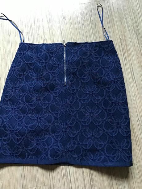 Krasna sukňa savida/sep1, 36