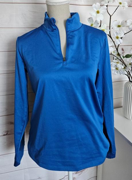 Pekná modrá mikina, s