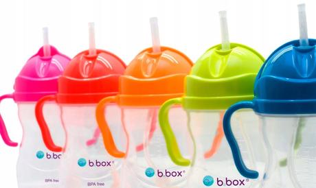 B.box náhradné slamky a čistiaca kefka,